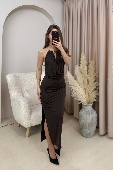 FUSTAN I GJATE NJE NGJYRESH ME DETAJIN E UNAZES METALIKE TEK QAFA PER FEMRA NE NGJYRE KAFE - KLAUDIO FASHION