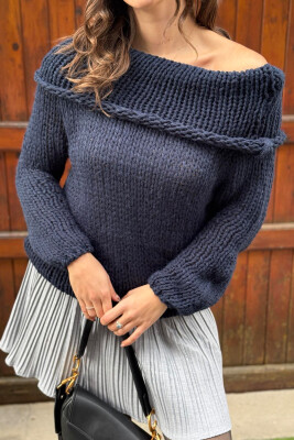 HIGH NECK KNITTED WOMEN SWEATER DARK BLUE/BEE 