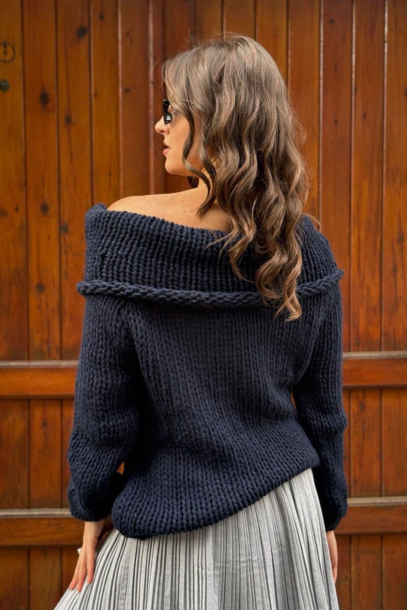 HIGH NECK KNITTED WOMEN SWEATER DARK BLUE/BEE - 2