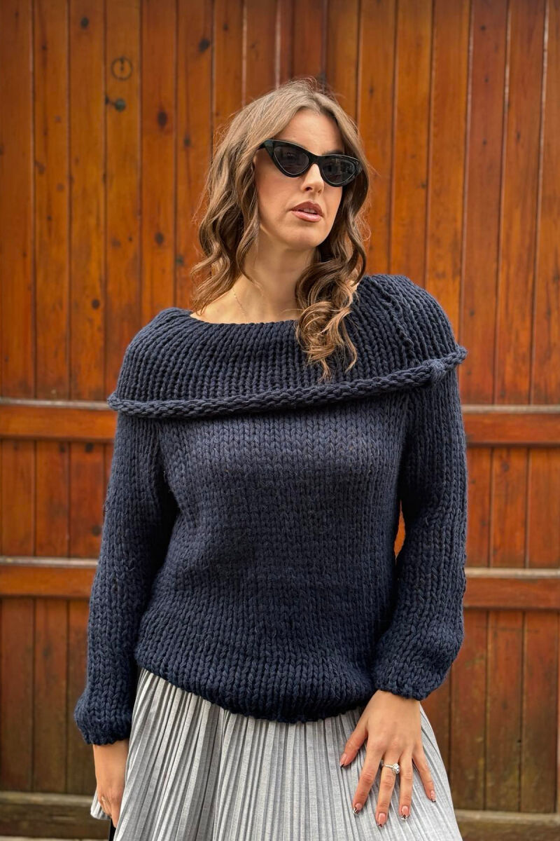 HIGH NECK KNITTED WOMEN SWEATER DARK BLUE/BEE - 4