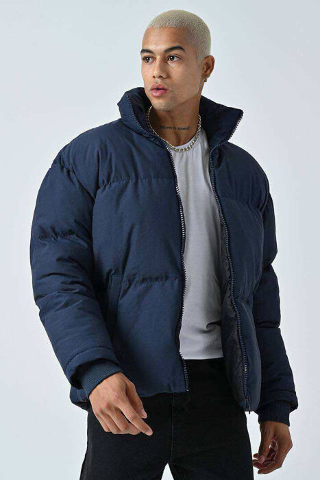 HIGH NECK MEN PUFFER JACKET DARK BLUE/BEE - 2