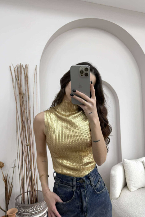 BLUZË NJË NGJYRËSHE ME SHKËLQIM PËR FEMRA NË NGJYRË GOLD 
