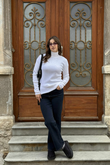 GOLF PËR FEMRA I THJESHTË NË NGJYRË TË BARDHË 