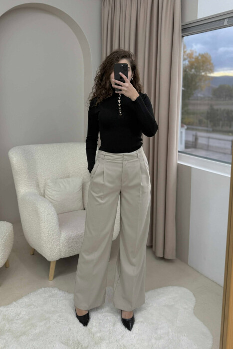 TRIKO ME JAKË GOLF DHE ME DETAJIN E GURËVE PËR FEMRA NË NGJYRË TË ZEZË - KLAUDIO FASHION