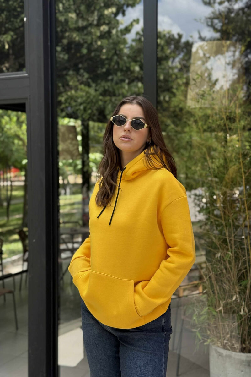 HOODIE E THJESHTË NJË NGJYRËSHE ME PUSH PËR FEMRA NË NGJYRË TË VERDHË - 1