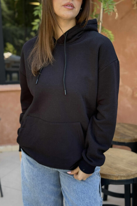 HOODIE E THJESHTË NJË NGJYRËSHE ME PUSH PËR FEMRA NË NGJYRË TË ZEZË - 4