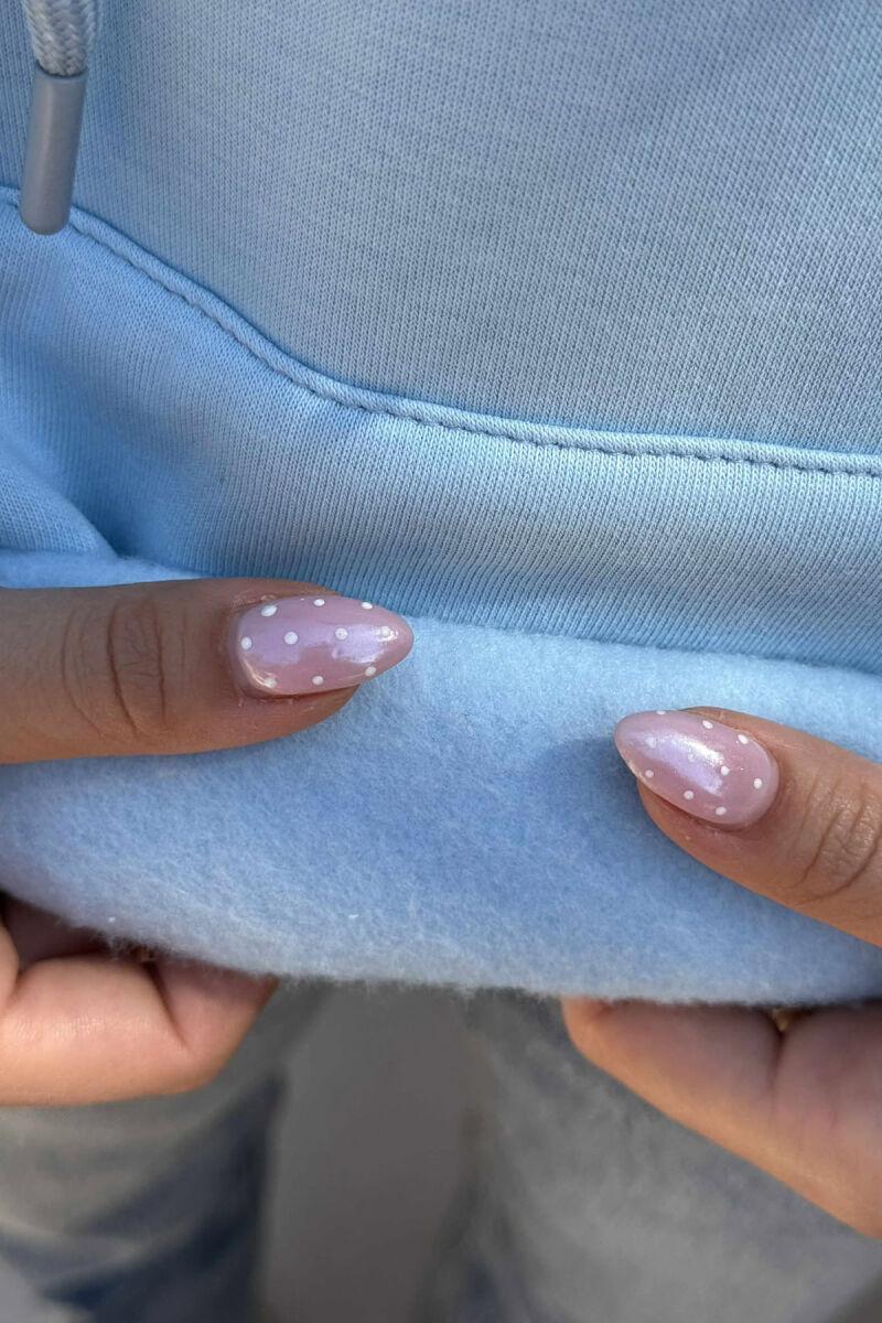 HOODIE E THJESHTË NJË NGJYRËSHE ME PUSH PËR FEMRA NË NGJYRËN BLU TË ZBARDHUR - 5