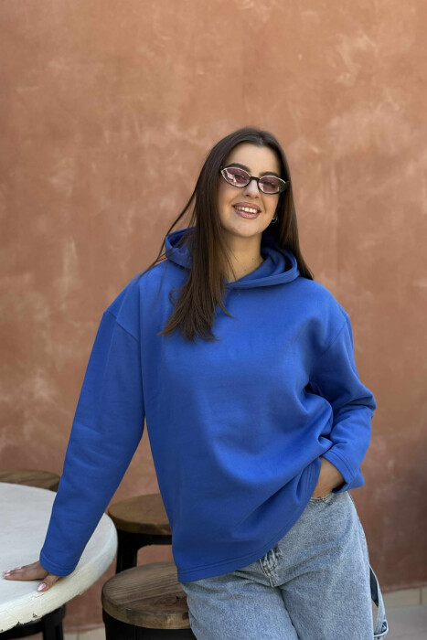 HOODIE E THJESHTË NJË NGJYRËSHE ME PUSH PËR FEMRA NË NGJYRËN BLU - 2