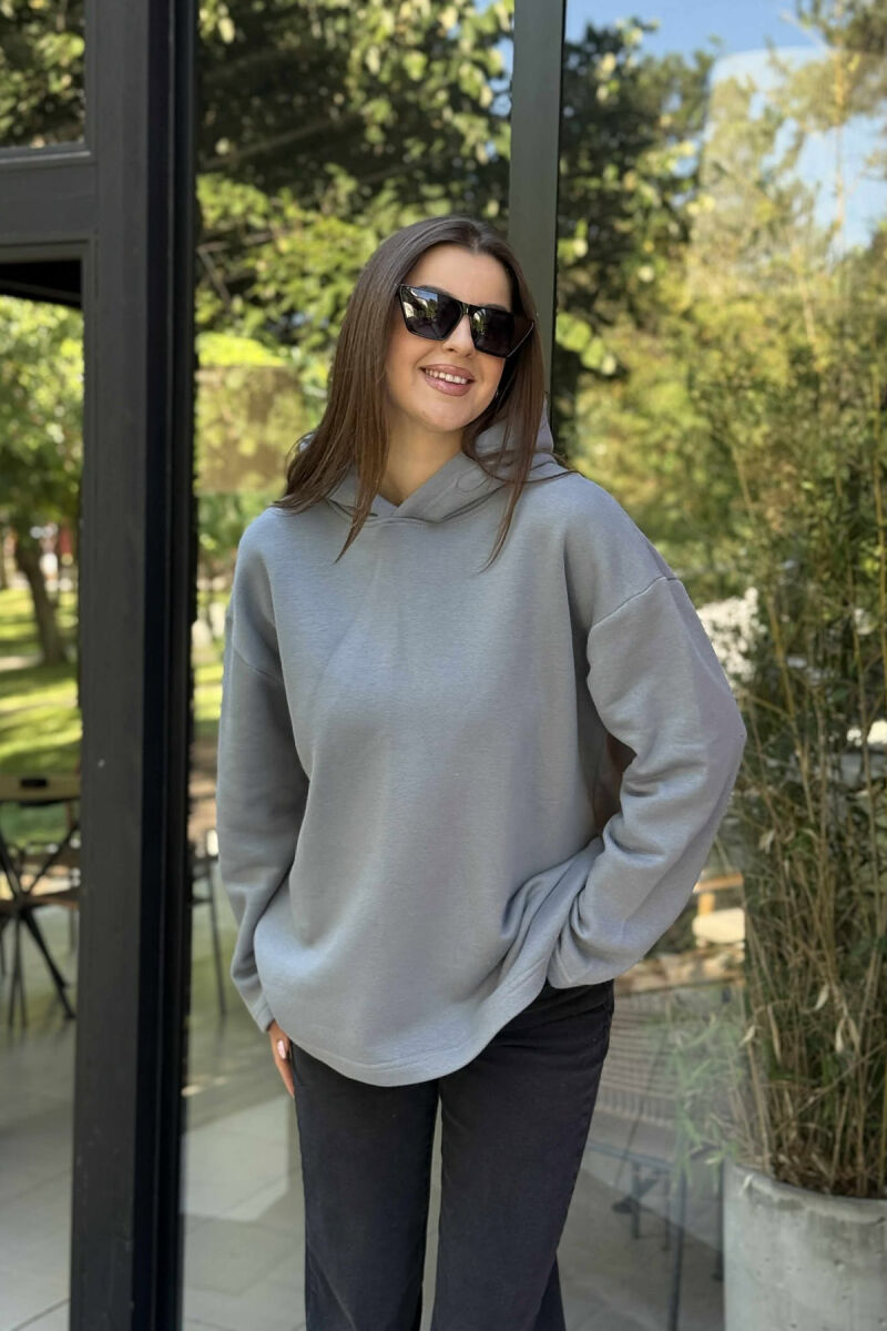 HOODIE E THJESHTË NJË NGJYRËSHE ME PUSH PËR FEMRA NË NGJYRËN GRI - 2