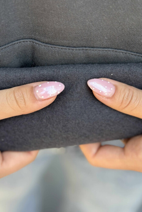 HOODIE E THJESHTË NJË NGJYRËSHE ME PUSH PËR FEMRA NË NGJYRËN GRI TË ERRËT - 4