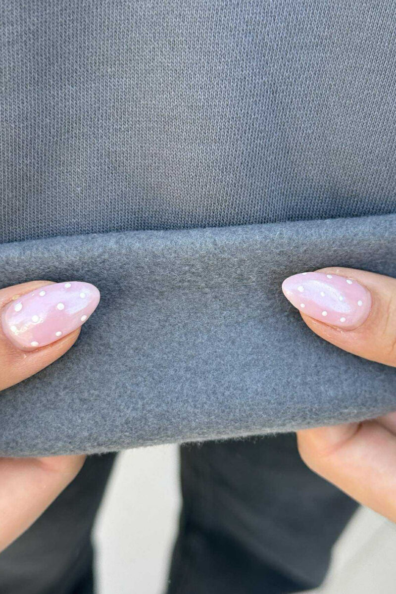 HOODIE E THJESHTË NJË NGJYRËSHE ME PUSH PËR FEMRA NË NGJYRËN GRI TË ERRËT - 5