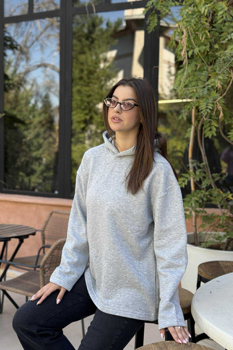 HOODIE E THJESHTË NJË NGJYRËSHE ME PUSH PËR FEMRA NË NGJYRËN GRI TË ZBARDHUR - 2