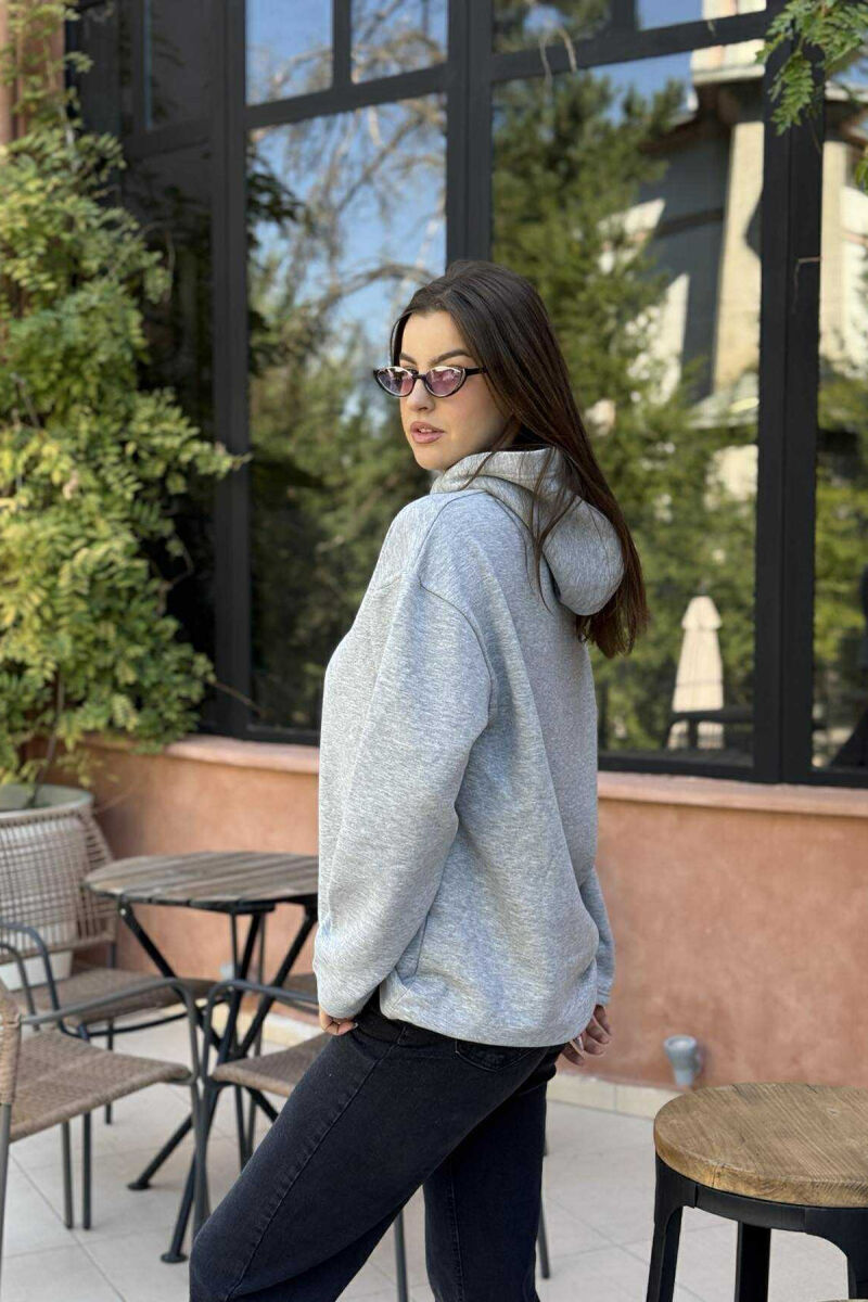 HOODIE E THJESHTË NJË NGJYRËSHE ME PUSH PËR FEMRA NË NGJYRËN GRI TË ZBARDHUR - 3
