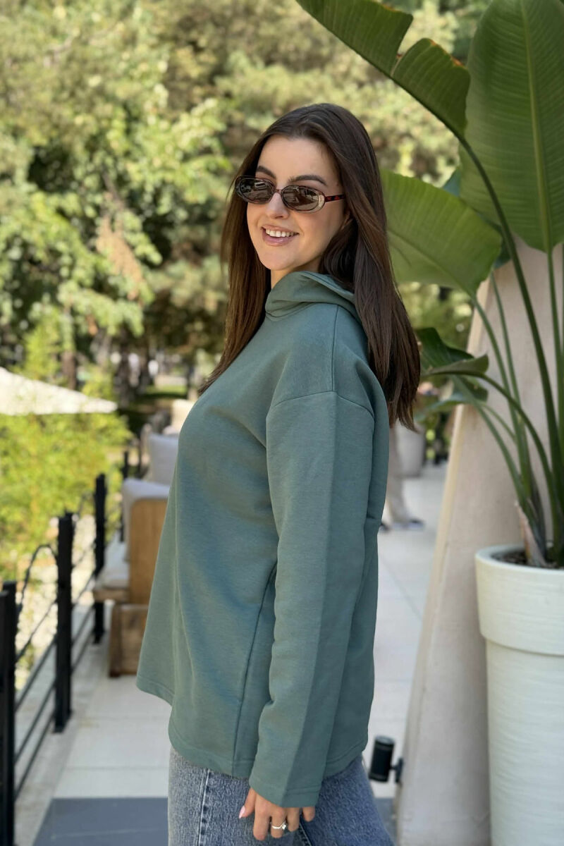 HOODIE E THJESHTË NJË NGJYRËSHE ME PUSH PËR FEMRA NË NGJYRËN JESHILE - 3