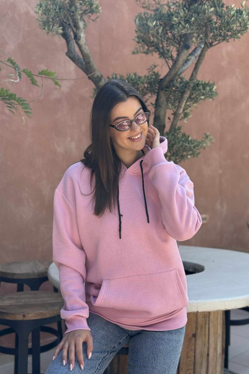 HOODIE E THJESHTË NJË NGJYRËSHE ME PUSH PËR FEMRA NË NGJYRËN ROZË - 2