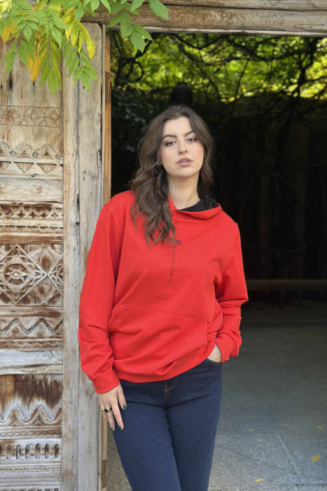 HOODIE E THJESHTË NJË NGJYRËSHE PËR FEMRA NË NGJYRË TË KUQE - 2