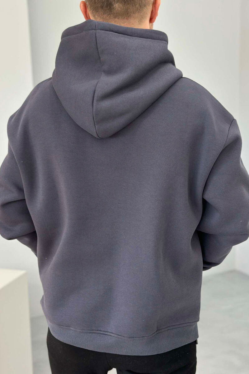 HOODIE E THJESHTË NJË NGJYRESHE PËR MESHKUJ NË NGJYREN GRI TË ERRËT - 3