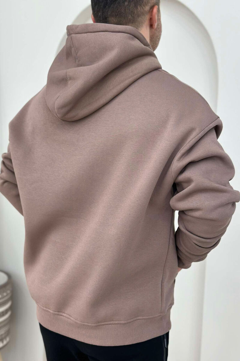 HOODIE E THJESHTË NJË NGJYRESHE PËR MESHKUJ NË NGJYRËN KAFE - 2