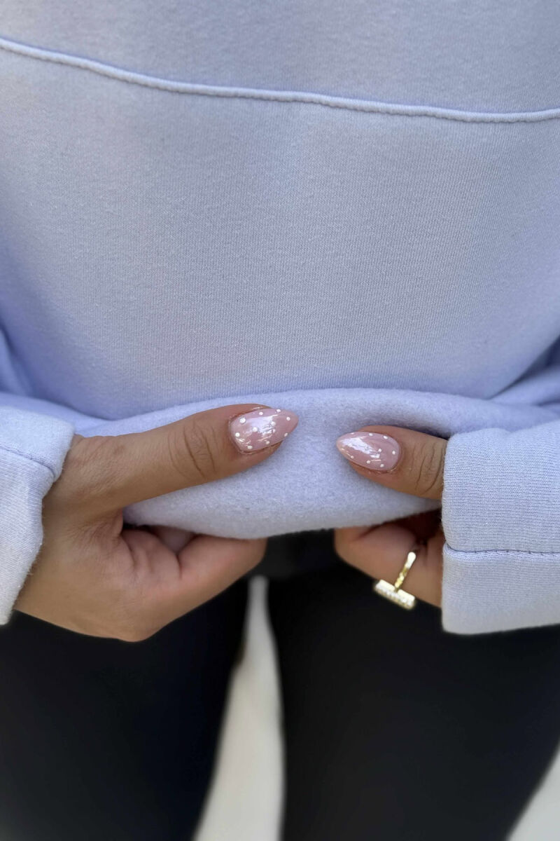 HOODIE E THJESHTË NJËNGJYRËSHE ME PUSH PËR FEMRA NË NGJYRËN LEJLA TË ZBARDHUR - 5