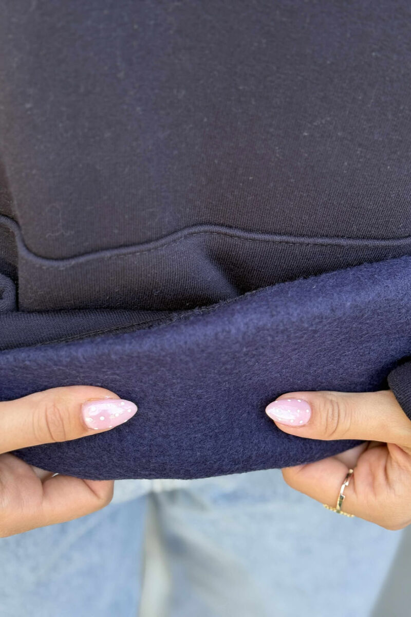 HOODIE E THJESHTË NJËNGJYRËSHE ME PUSH PËR FEMRA NË NGJYRË BLU TË ERRËT - 6