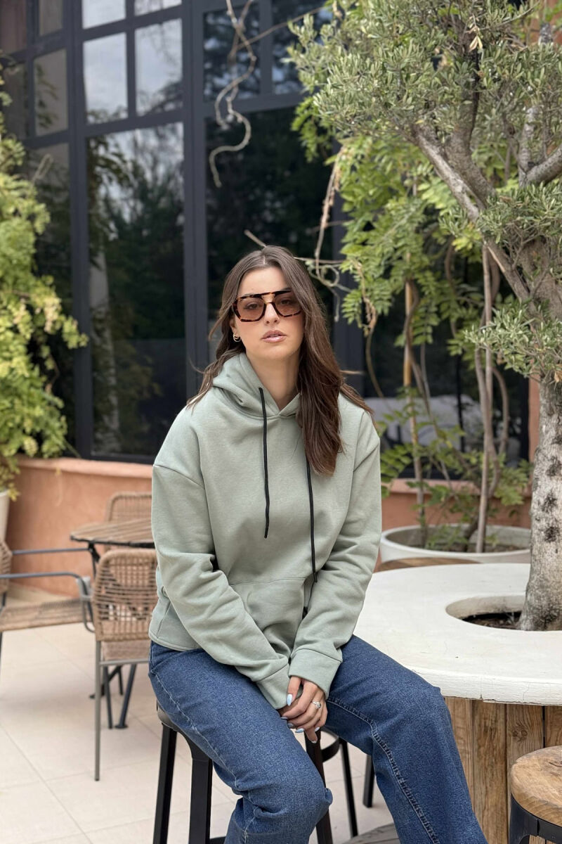 HOODIE E THJESHTË NJËNGJYRËSHE ME PUSH PËR FEMRA NË NGJYRË ULLIRI - 2