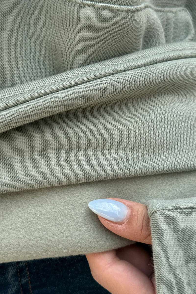 HOODIE E THJESHTË NJËNGJYRËSHE ME PUSH PËR FEMRA NË NGJYRË ULLIRI - 4