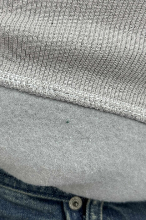 HOODIE E THJESHTË NJËNGJYRËSHE ME PUSH PËR MESHKUJ NË NGJYRËN GRI - 5