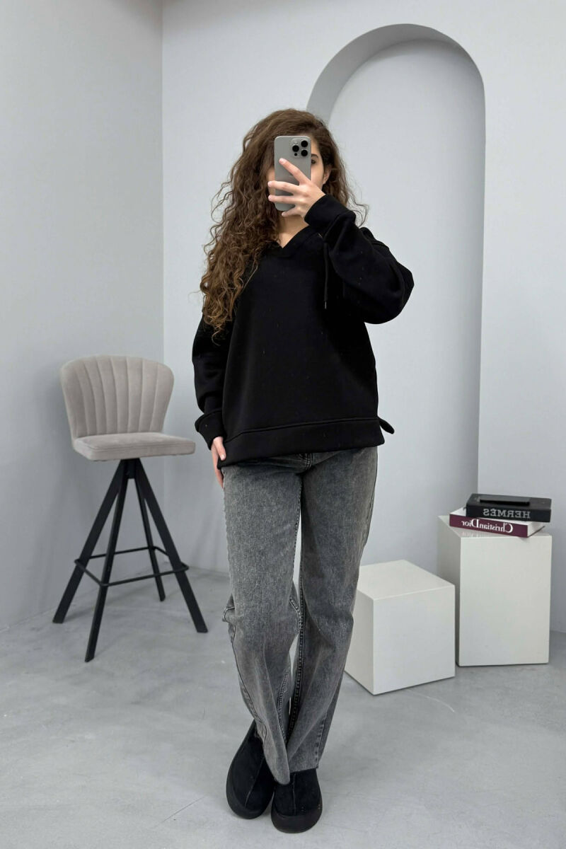 HOODIE E THJESHTË PËR FEMRA NË NGJYRËN E ZEZË - 1