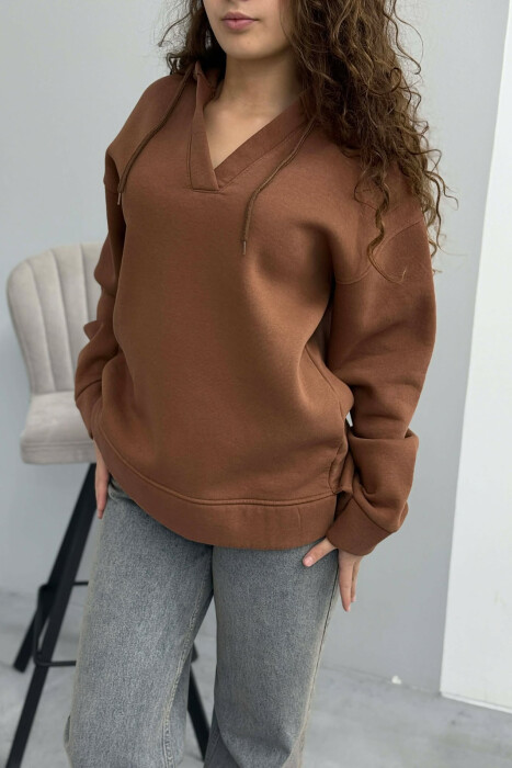 HOODIE E THJESHTË PËR FEMRA NË NGJYRËN KAFE - 2