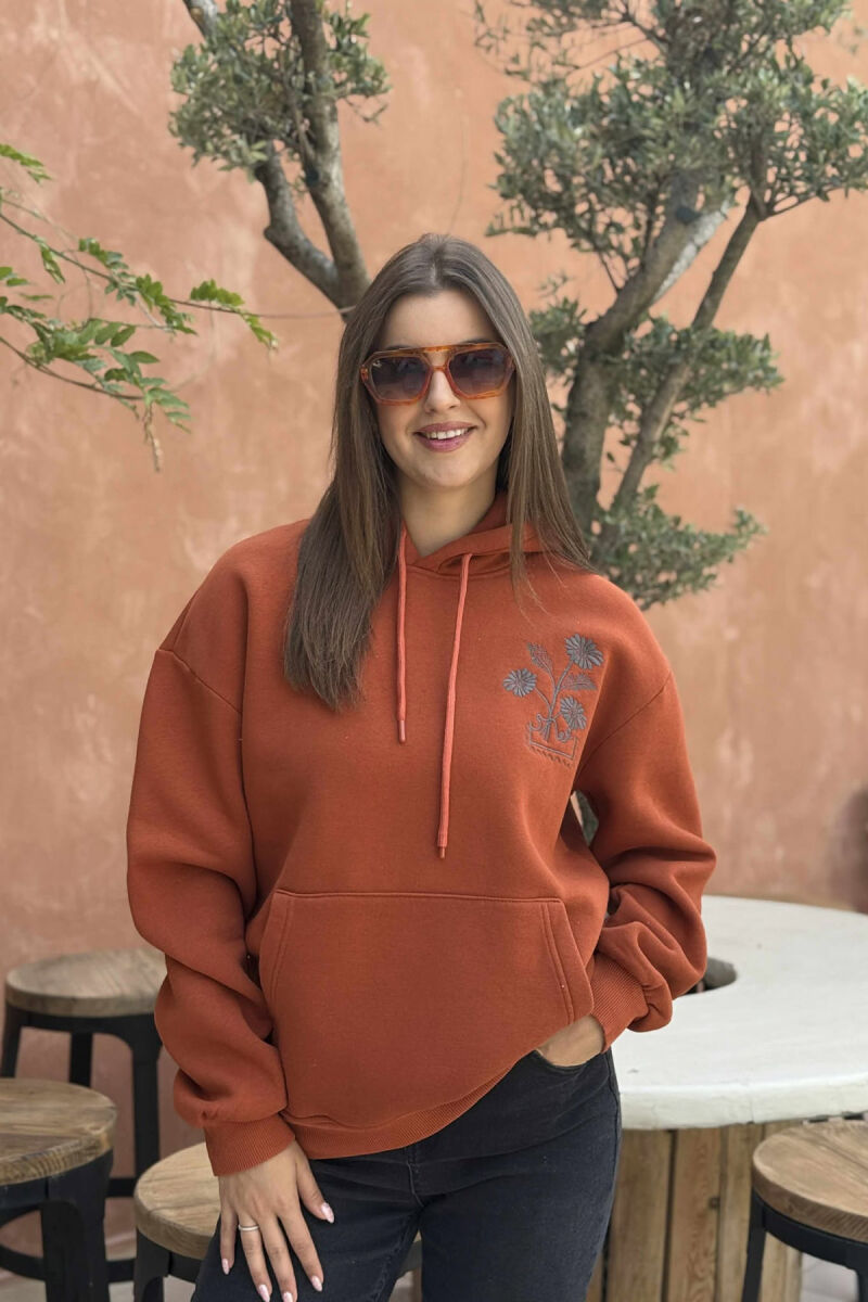 HOODIE ME PUSH DHE DIZAJN ME LULE TË QËNDISUR NË PJESËN PARA PËR FEMRA NË NGJYRË TULLE - 2