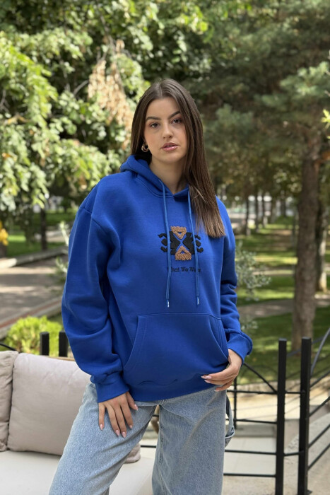 HOODIE ME PUSH DHE DIZAJN NË PJESËN PARA DHE PAS PËR FEMRA NË NGJYRËN BLU - 2
