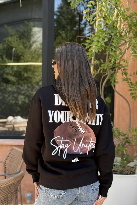 HOODIE ME PUSH DHE DIZAJN NGA TË DY ANËT PËR FEMRA NË NGJYRË TË ZEZË - 3