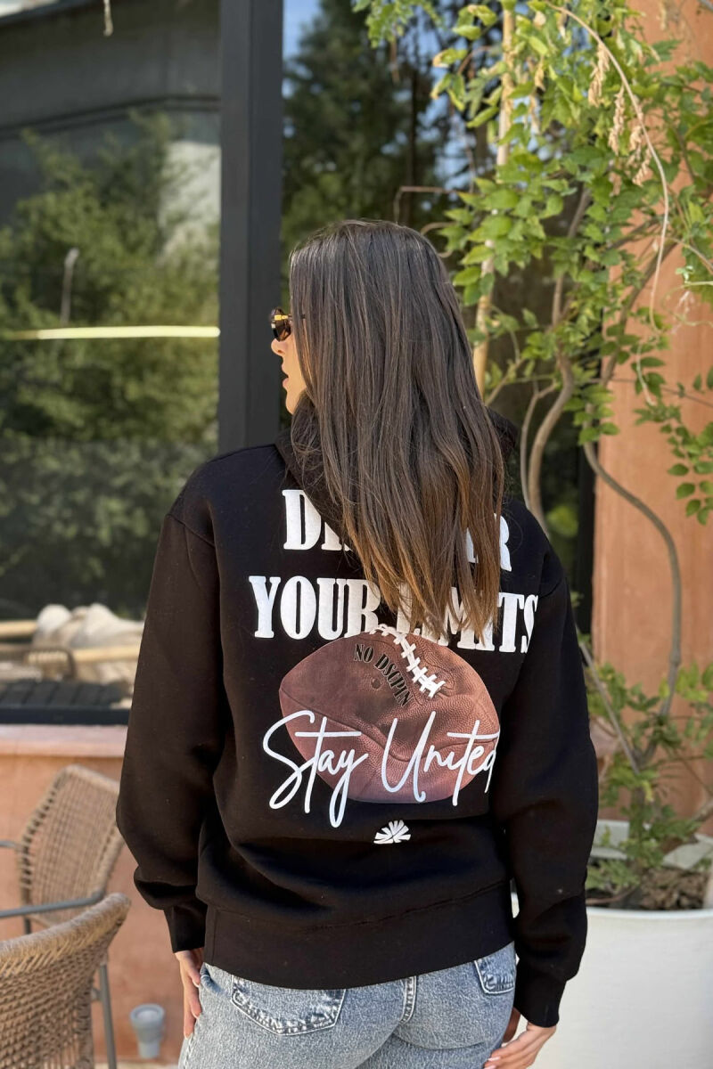 HOODIE ME PUSH DHE DIZAJN NGA TË DY ANËT PËR FEMRA NË NGJYRË TË ZEZË - 3