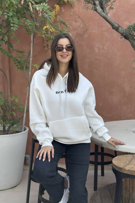 HOODIE ME PUSH DHE IMAZH &SHKRIM MBRAPA PËR FEMRA NË NGJYRËN E BARDHË 