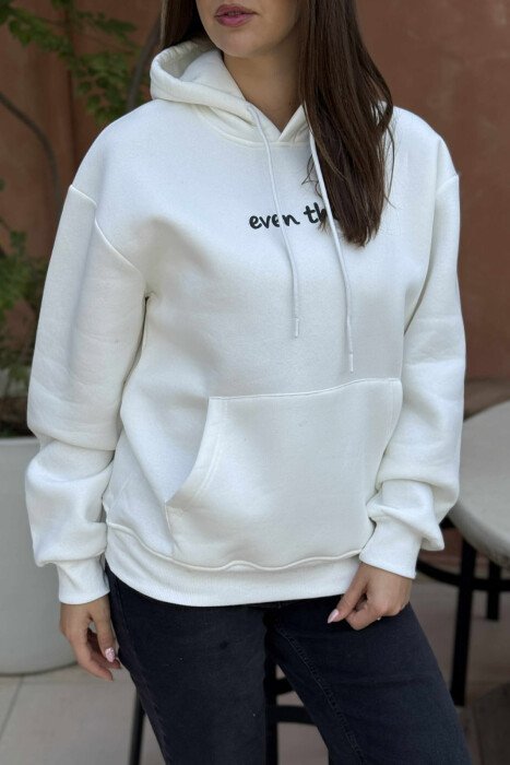 HOODIE ME PUSH DHE IMAZH &SHKRIM MBRAPA PËR FEMRA NË NGJYRËN E BARDHË - 3