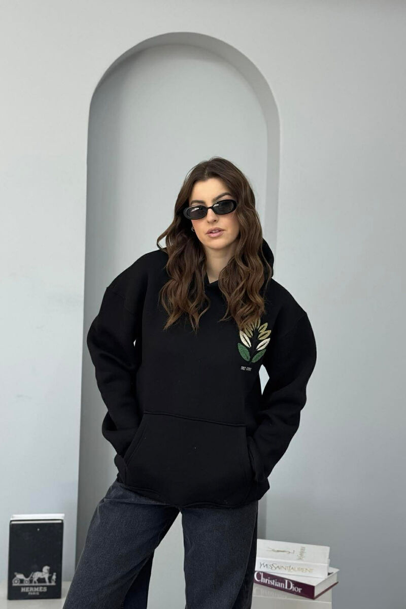 HOODIE ME PUSH DHE ME DIZJAN NE PJESEN PARA & PAS PER FEMRA NE NGJYRE TE ZEZE - 2