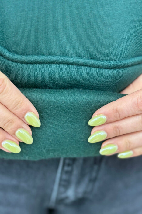 HOODIE ME PUSH DHE ME IMAZH ROSAKU NE PJESEN PARA PER FEMRA NE NGJYRE JESHILE - 4