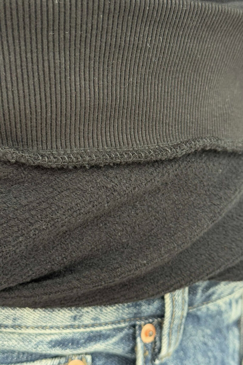 HOODIE ME PUSH DHE ME LOGO PARA PËR MESHKUJ NË NGJYRËN E ZEZË - 3