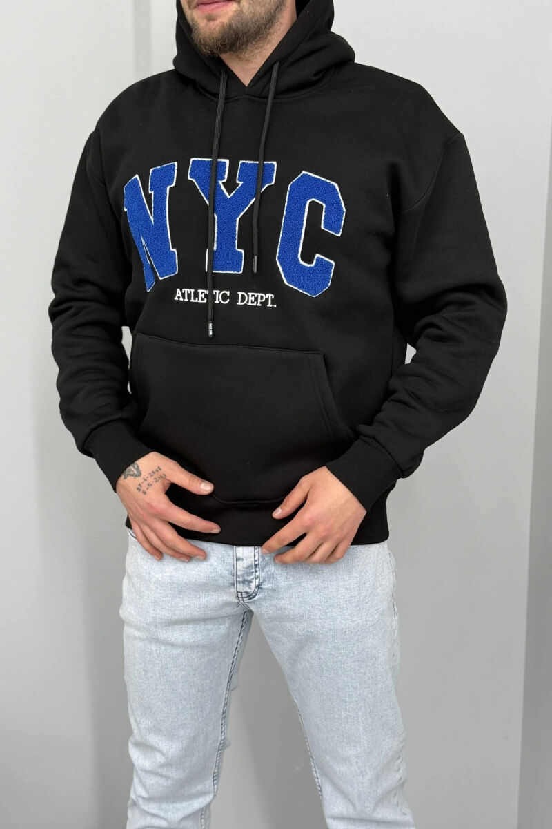 HOODIE ME PUSH DHE ME LOGO TË THJESHTË NYC PARA PËR MESHKUJ NË NGJYRËN E ZEZË - 1