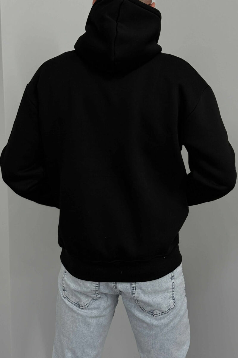 HOODIE ME PUSH DHE ME LOGO TË THJESHTË NYC PARA PËR MESHKUJ NË NGJYRËN E ZEZË - 3