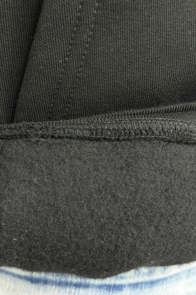 HOODIE ME PUSH DHE ME LOGO TË THJESHTË NYC PARA PËR MESHKUJ NË NGJYRËN E ZEZË - 4