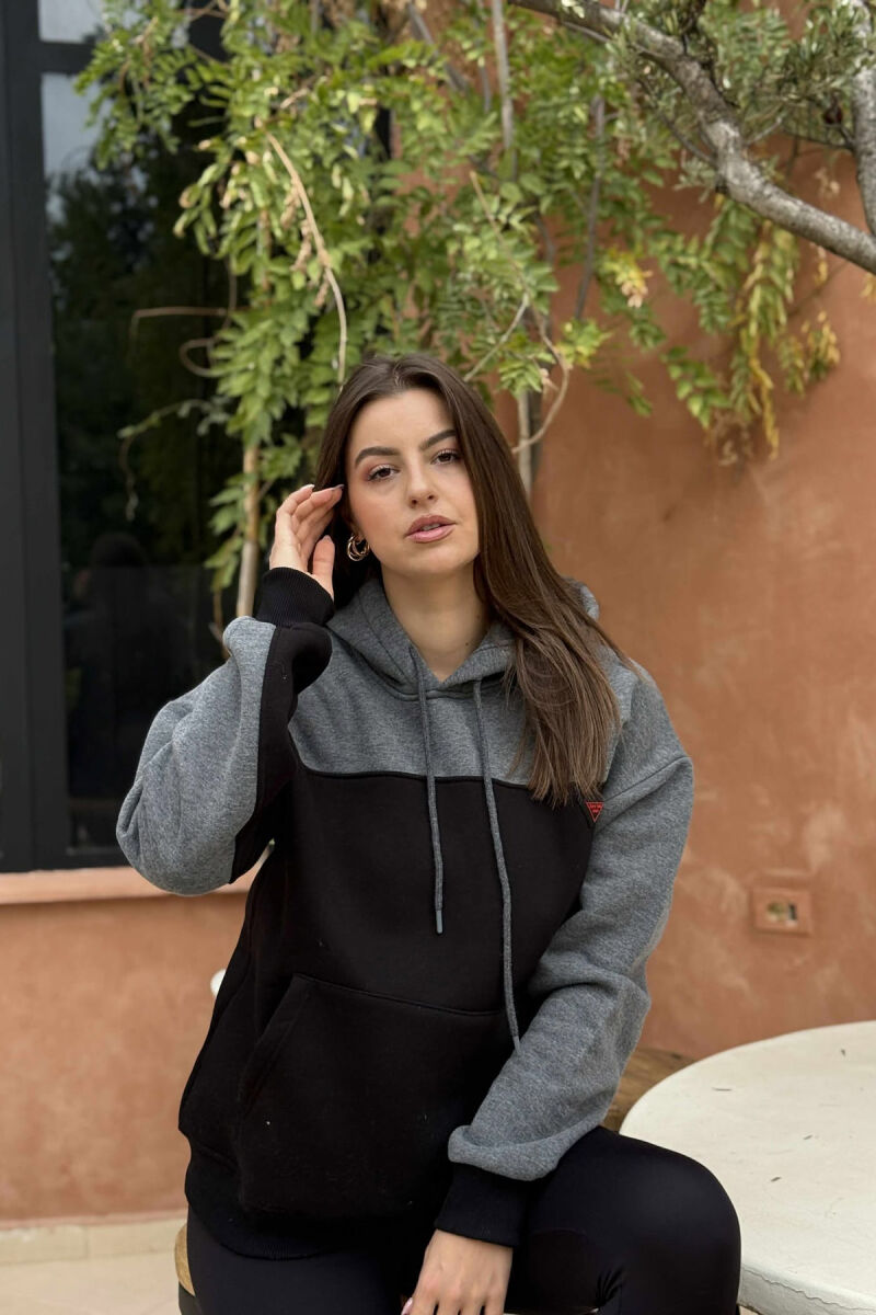 HOODIE ME PUSH DHE ME LOGO TË VOGËL PËR FEMRA NË NGJYRË TË ZEZË - 3