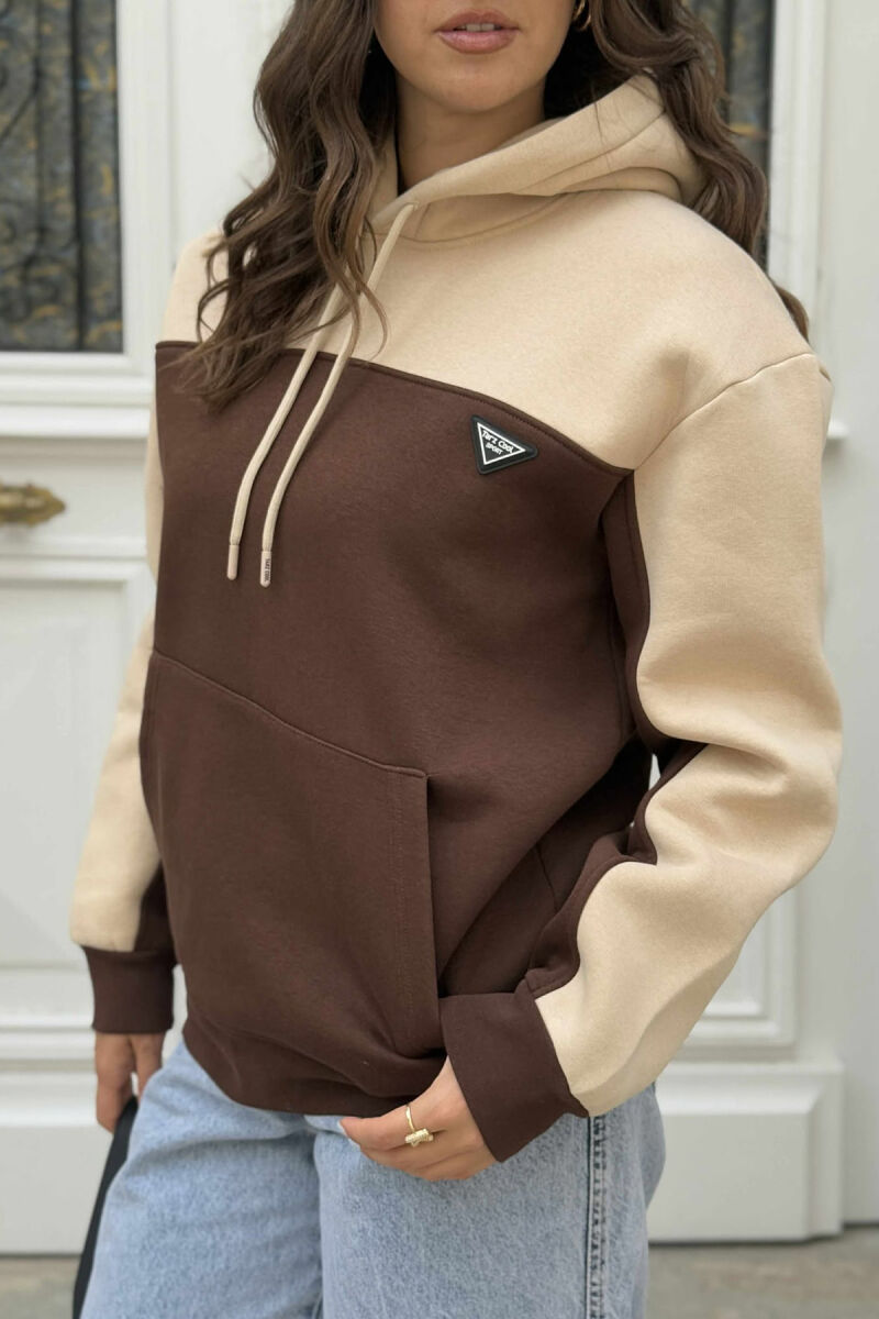 HOODIE ME PUSH DHE ME LOGO TË VOGËL PËR FEMRA NË NGJYRËN KAFE - 4