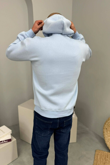 HOODIE ME PUSH DHE ME SHKRIM PARA PËR MESHKUJ NË NGJYRE BLU TE ZBARDHUR - 3
