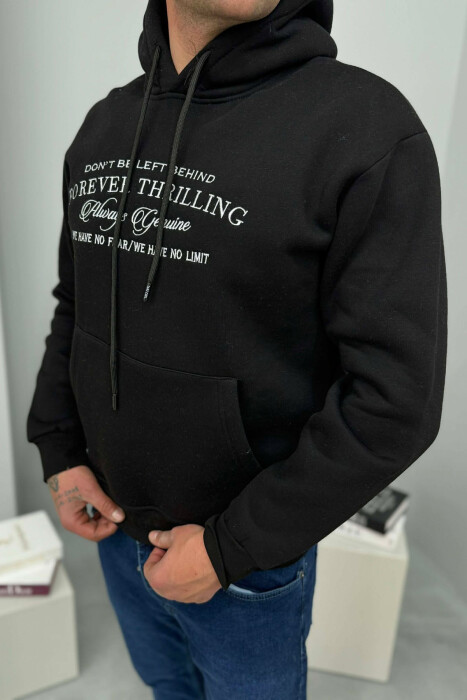 HOODIE ME PUSH DHE ME SHKRIM PARA PËR MESHKUJ NË NGJYRE TE ZEZE - 2