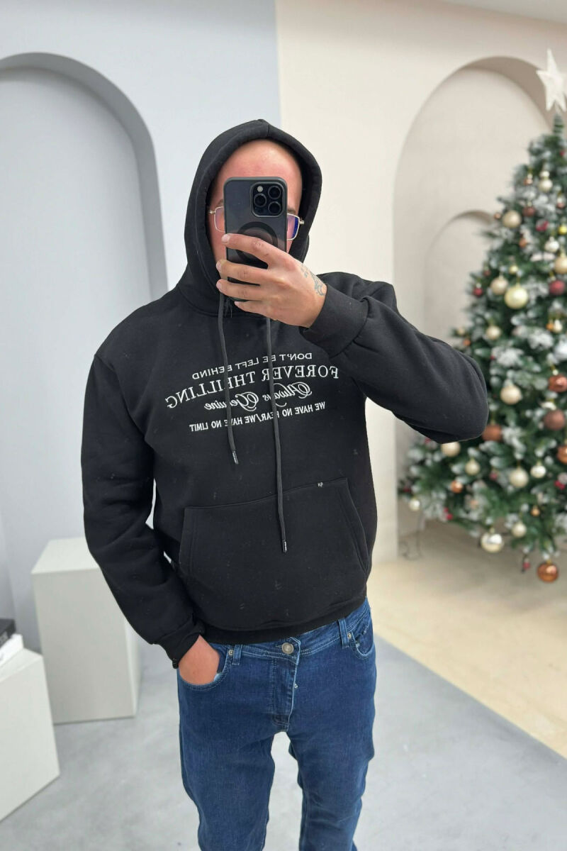 HOODIE ME PUSH DHE ME SHKRIM PARA PËR MESHKUJ NË NGJYRE TE ZEZE - 3