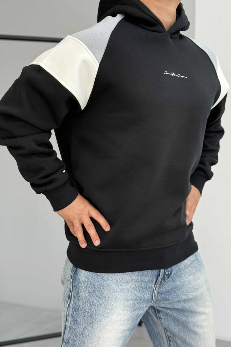 HOODIE ME PUSH DHE ME SHKRIM TË THJESHTË NË PJESËN PARA PËR MESHKUJ NË NGJYRË TË ZEZË - 2