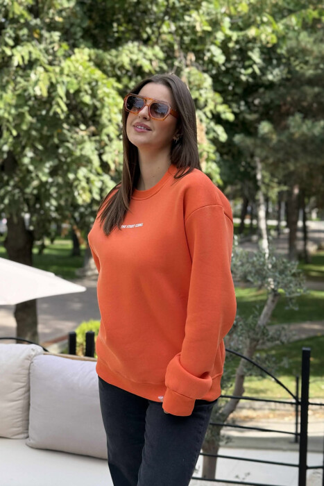 HOODIE ME PUSH ME DIZANJ TË THJESHTE TË VOGËL PARA PËR FEMRA NË NGJYRËN PORTOKALLI - 1