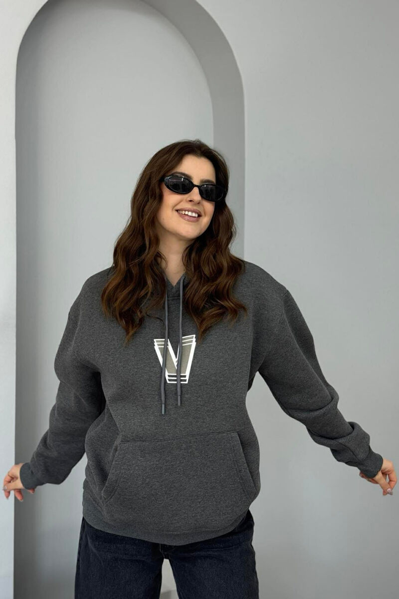 HOODIE ME PUSH ME SHKRIME NE PJESEN E PASME PER FEMRA NE NGJYRE GRI TE ERRET - 2