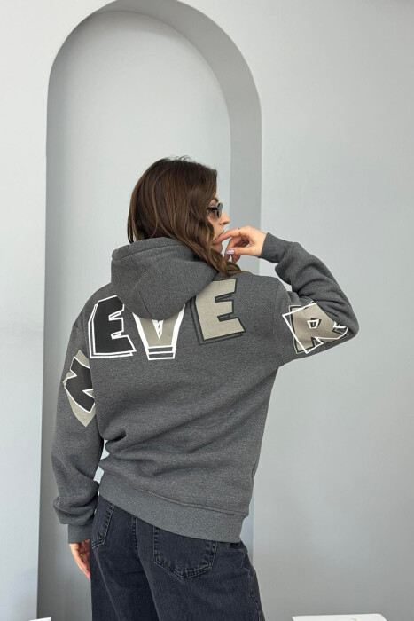 HOODIE ME PUSH ME SHKRIME NE PJESEN E PASME PER FEMRA NE NGJYRE GRI TE ERRET - 3